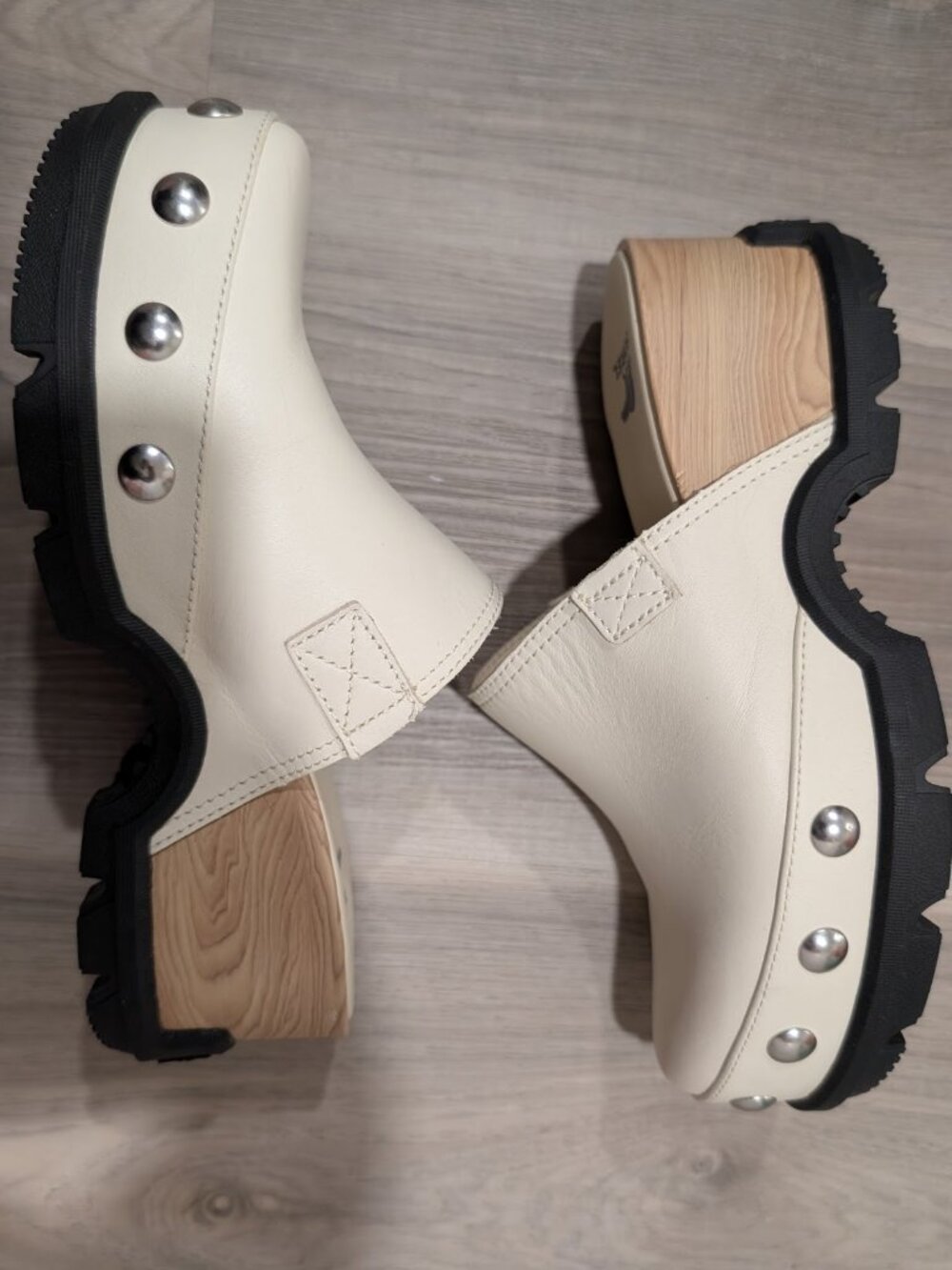 Sorel | Roam'n RVT Studded Leather Platform Mule Clogs In Chalk White - Picture 7 of 16